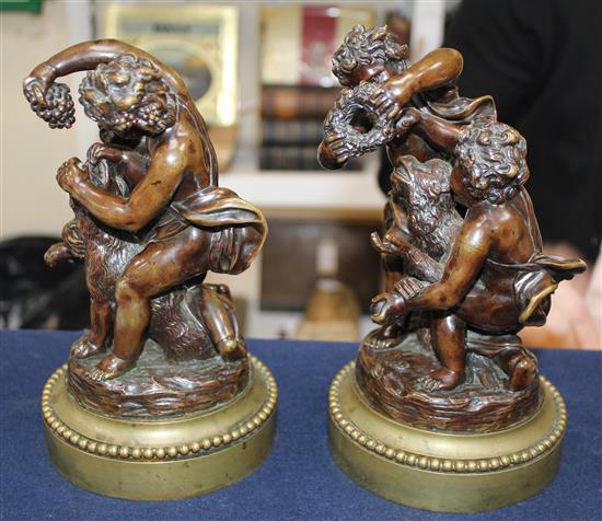 A pair of late 19th / early 20th century patinated bronze putti groups, 9.25in.